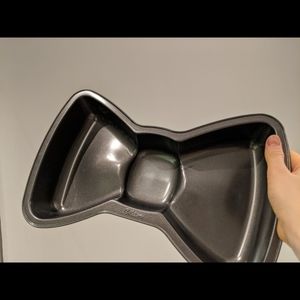 Bow Wilton Cake Pan